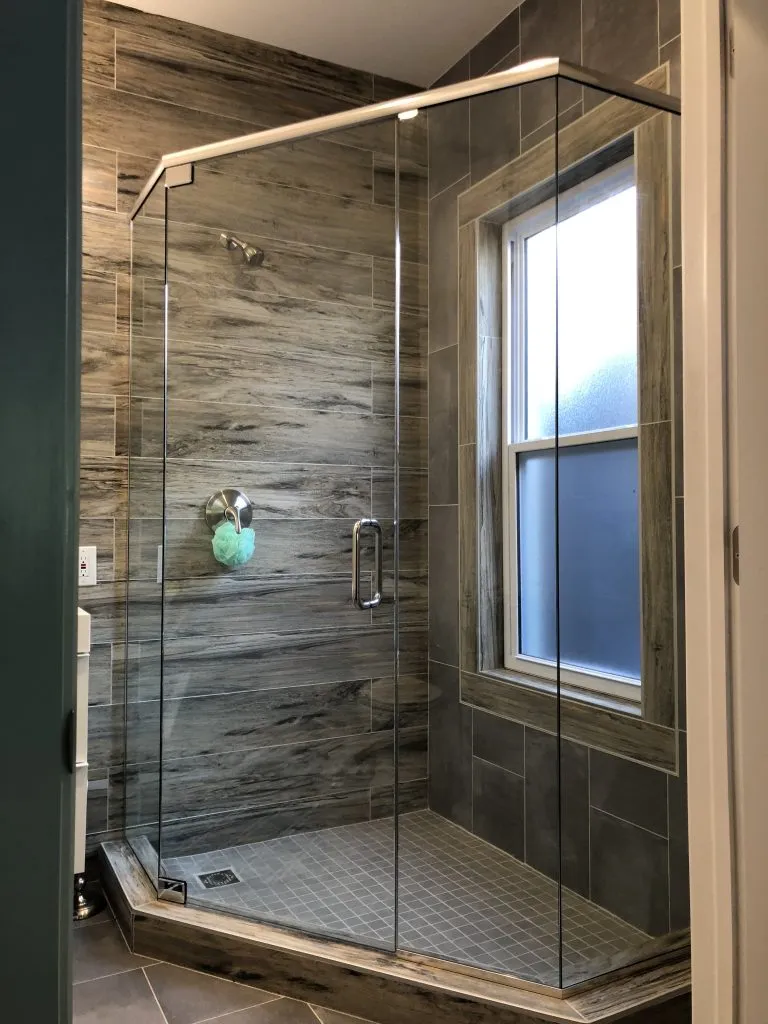 Neo-Angle Door